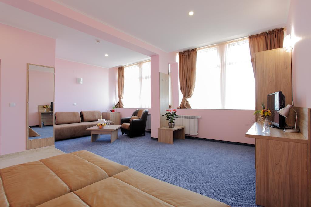 Teodora Palace Hotel Ruse Rom bilde