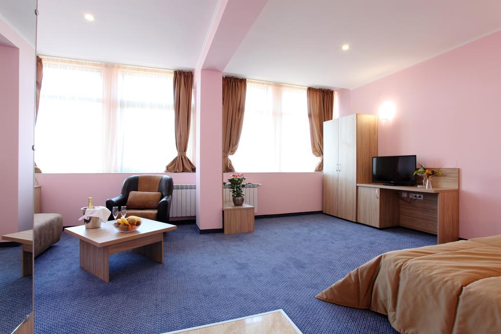 Teodora Palace Hotel Ruse Rom bilde